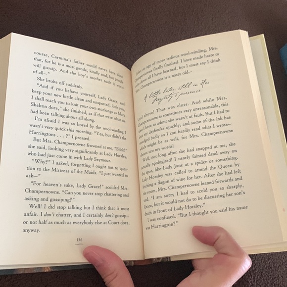 The lady grace mysteries book feud - Grace Cavendish maid of honor to queen - Picture 3 of 6